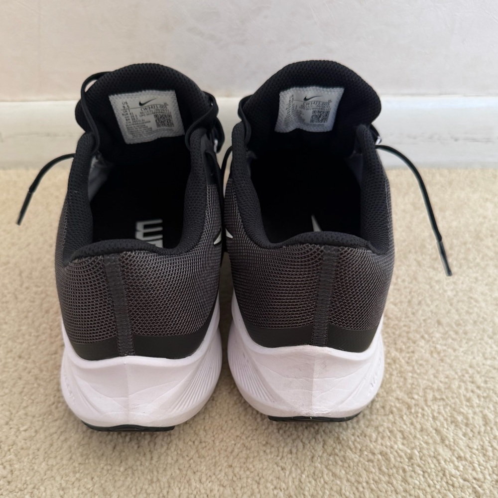 Nike women’s Zoom Winflo Size 9.5 EUC - Picture 3 of 5